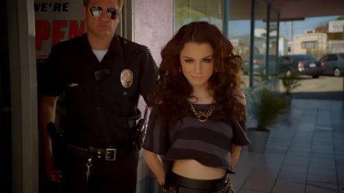 欧美明星穿女装唱歌视频,女装演绎中的音乐魅力