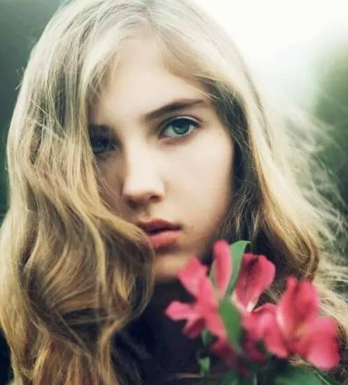 薄唇欧美女生视频,时尚与个性的完美融合