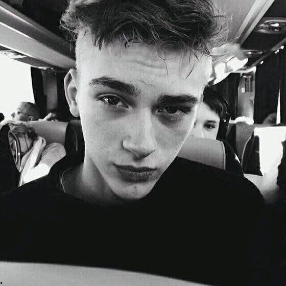 欧美猛男染发图片视频,色彩斑斓的个性宣言