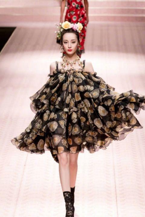 欧美惊艳女神走秀视频,时尚走秀惊艳全场