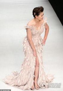 欧美惊艳女神走秀视频,时尚走秀惊艳全场