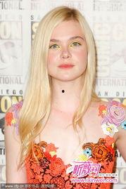 圆脸女孩欧美妆容视频,打造圆脸女孩的时尚魅力