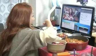 带娃偷闲吃瓜视频下载