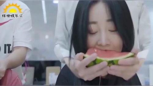 小姐姐吃瓜条视频大全集,小姐姐吃瓜条视频大全集，笑料百出，精彩纷呈！