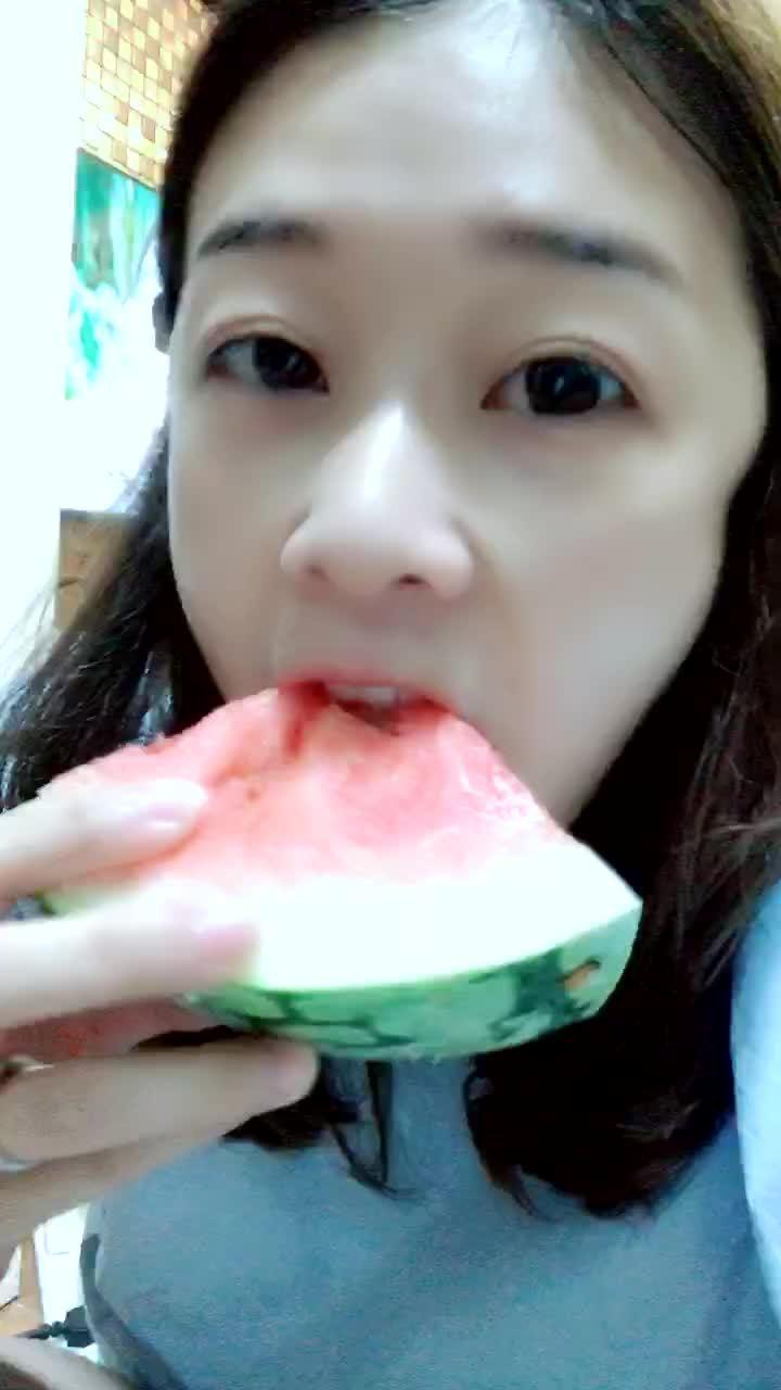 小姐姐吃瓜条视频大全集,小姐姐吃瓜条视频大全集，笑料百出，精彩纷呈！