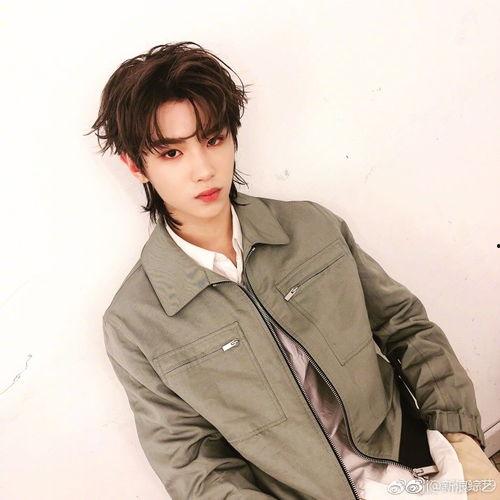 黄明昊吃瓜现场视频